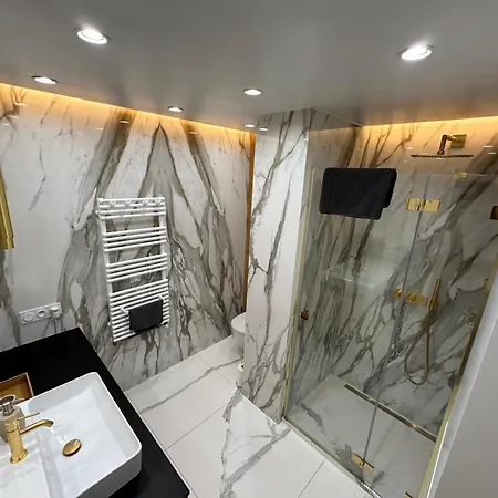 Elegant Minutes From Paris Issy-les-Moulineaux