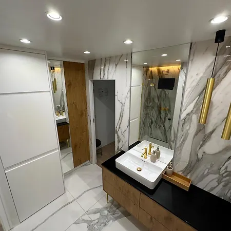 Apartament Elegant Minutes From Paris