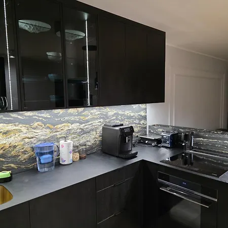 Elegant Minutes From Paris *